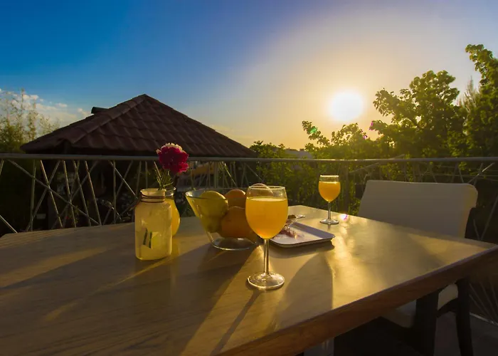 Close To With Restaurant ברודאריצה