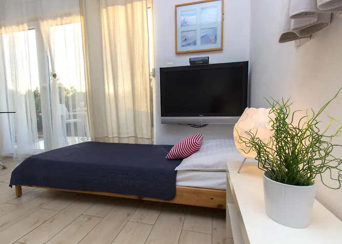 Close To With Restaurant * ברודאריצה