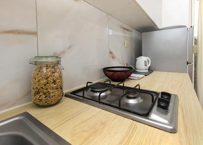 Close To With Restaurant * ברודאריצה