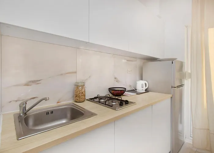 Close To With Restaurant *